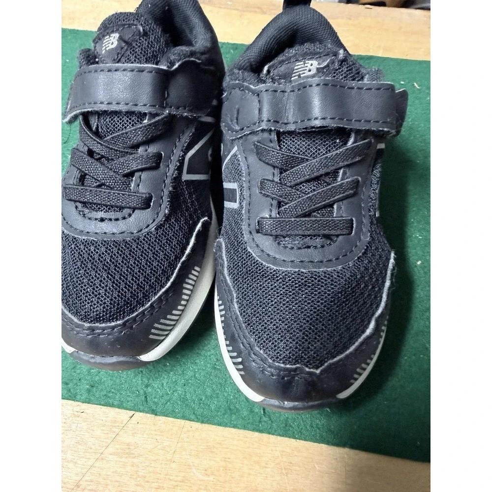 New Balance Kids‎ Black Hook Loop Sneakers Toddler Running Shoes Size 7.5